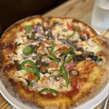16" Deluxe Pizza