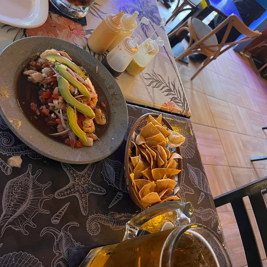 La Palapita Malecón Américas signature dishes Fish Filet al Ajillo, Tostadas, Micheladas, Nachos.