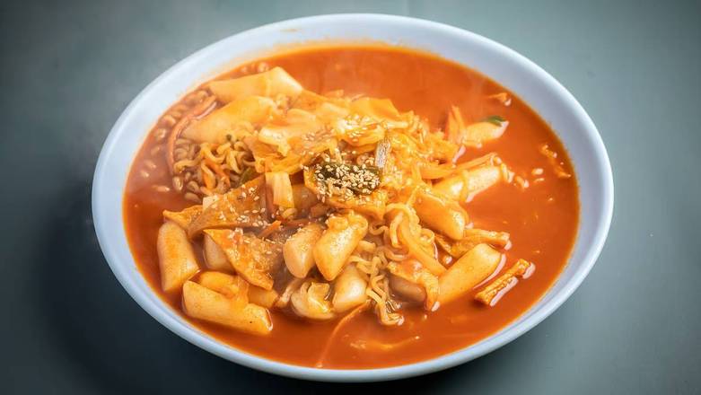 Joong Boo Market Cafe signature dishes Wang Mandoo (large steamed dumplings), Jajangmyeon (noodles in black bean sauce), Jjamppong (spicy seafood noodle soup), Bulgogi.