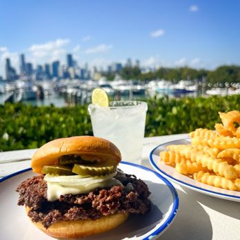 Gramps Getaway signature dishes Jerk Chicken SandwichSmash BurgerFish & ChipsKey Lime Pie