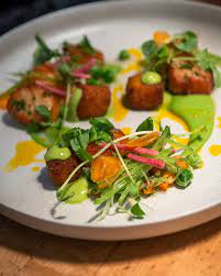 Gracie's signature dishes Five-Course and Seven-Course Tasting Menus, seasonal à la carte selections.