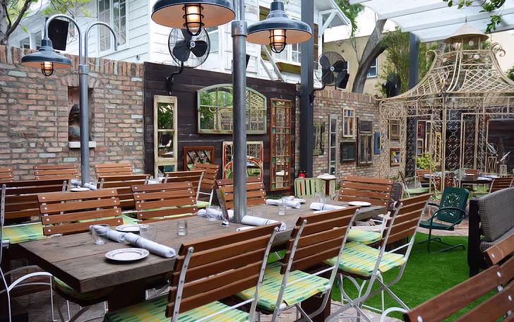 Louie Bossi's Ristorante, Bar & Pizzeria