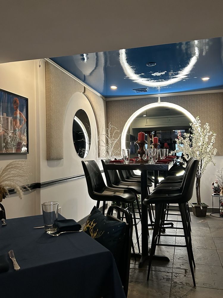 Nunzi’s by the Water