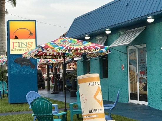 FINS Seafood & Dive Bar