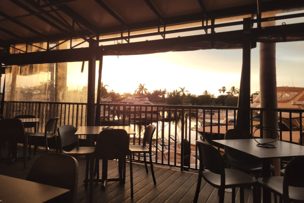 Fathoms Restaurant & Bar