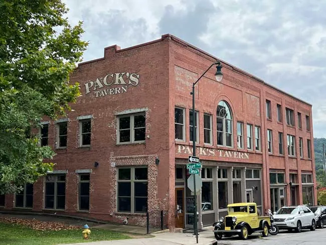 Pack's Tavern