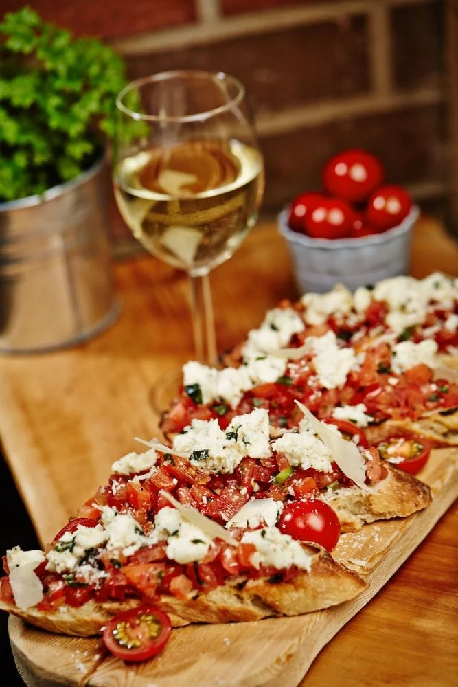 Uno signature dishes Margherita PizzaCarbonaraSeafood Pasta