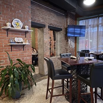 A Mano Kitchen and Bar