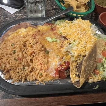 Ponak’s Mexican Kitchen signature dishes White con QuesoTacoChili con Queso
