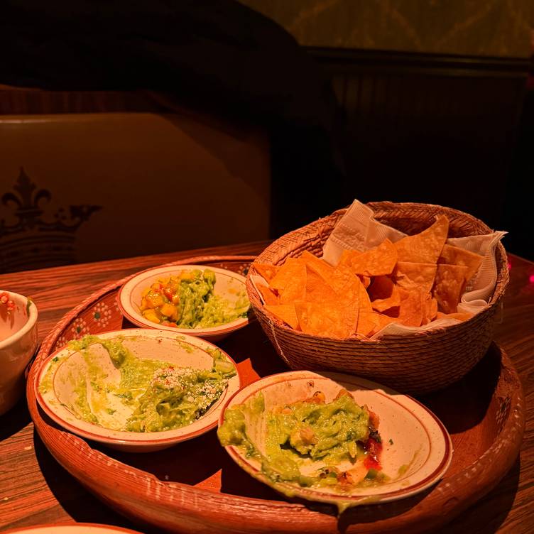 El Rey Mexican Restaurant signature dishes NachosChicken BurritoMahi Mahi TacosFajitas