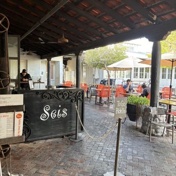 Seis Kitchen