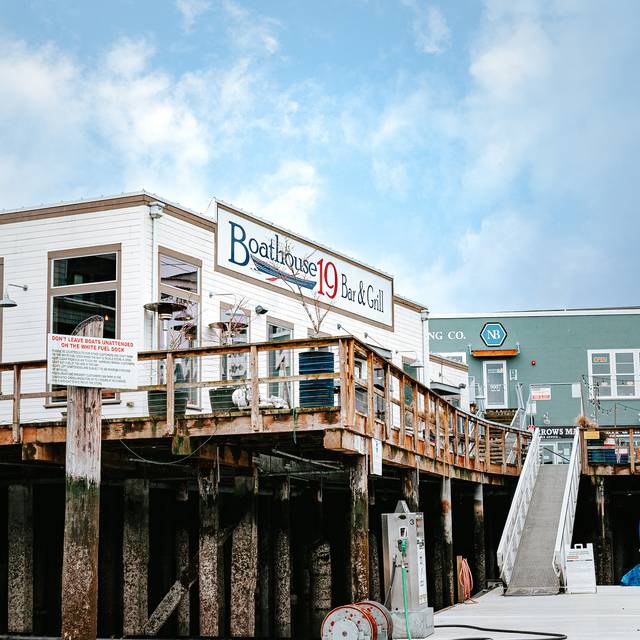 Boathouse 19