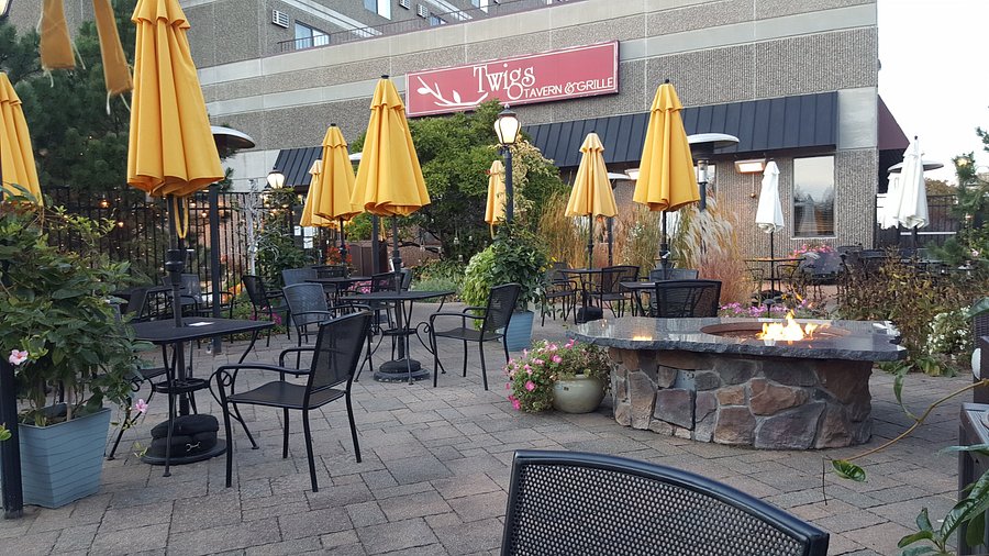 Twigs Tavern and Grille