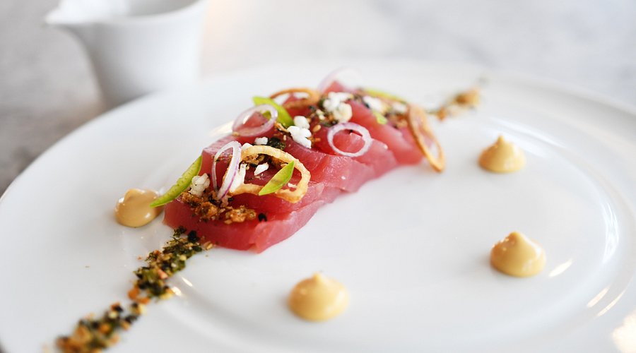 Gravitas signature dishes Yellowfin Tuna Sashimi
Amuse Bouche
Crab Cake
