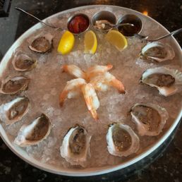 Pizzico signature dishes Lobster Penne Alla Vodka
Fried Oysters
Veal Saltimbocca De Vitello