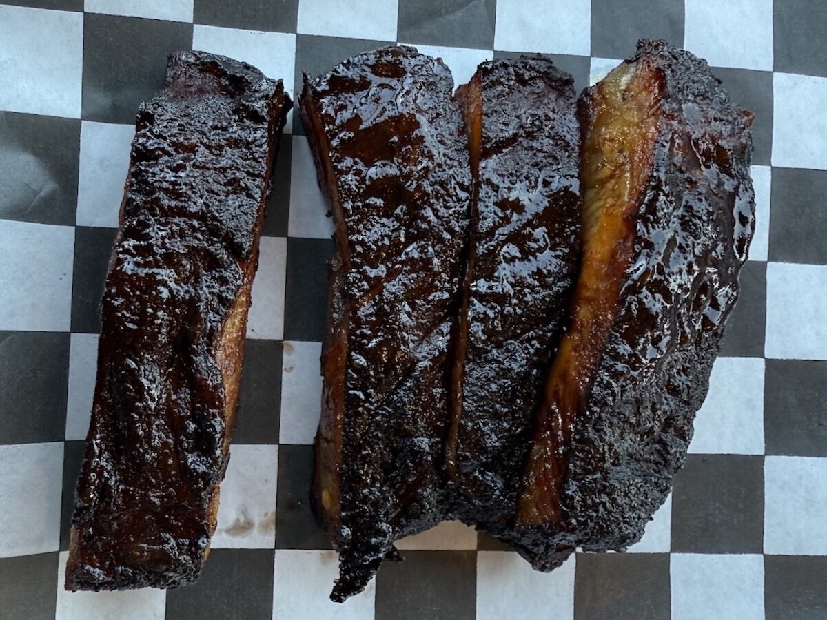 Pig Floyd's Urban Barbakoa signature dishes Oakwood Smoked Ribs
Sticky Ribs
Chopped Chicken Platter