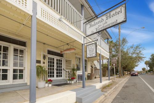 Island Hotel & Restaurant