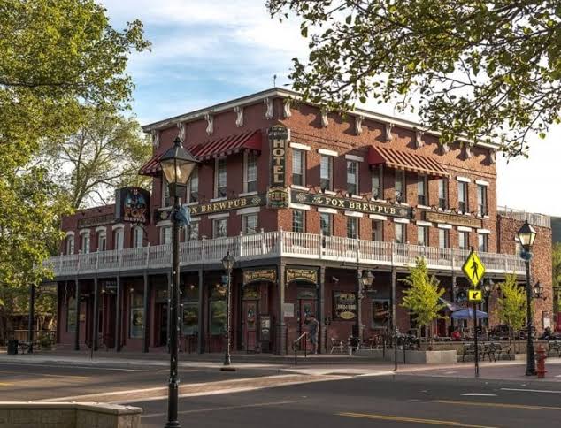 The Fox Restaurant & Brewery