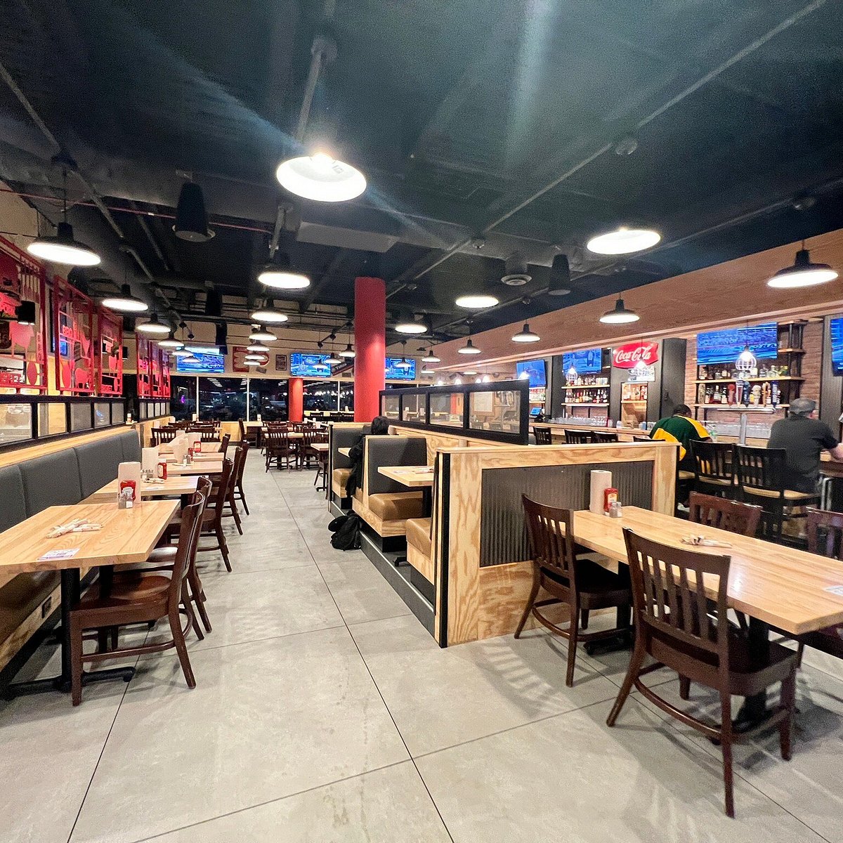 Midwood Smokehouse - CLT Airport Concourse B