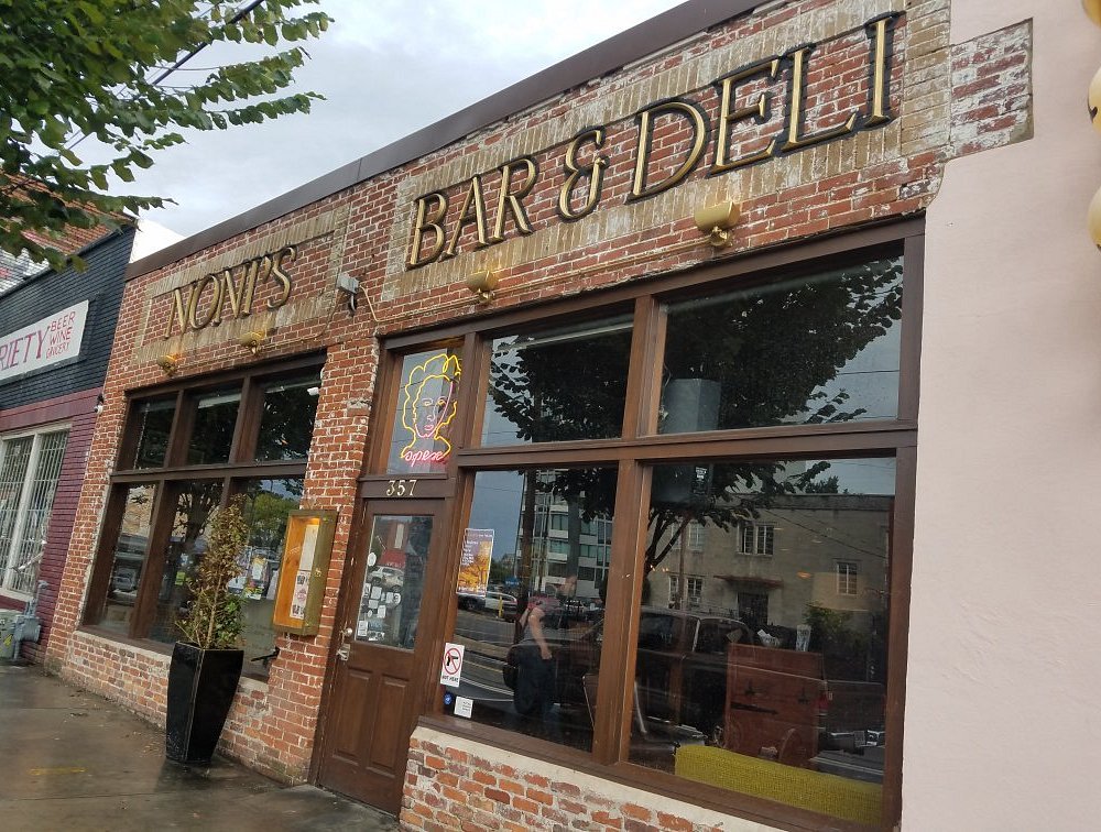 Noni's Bar & Deli