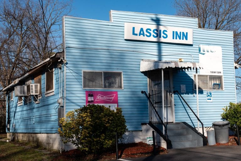Lassis Inn